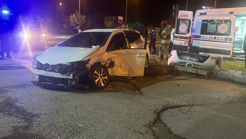 Pikap ve Otomobil Çarpıştı: Kaza Anında Neler Yaşandı?
