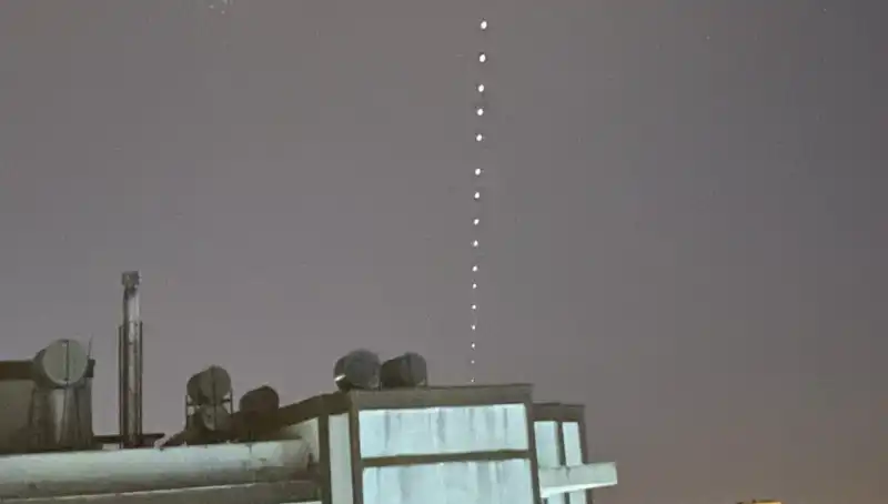 Adana'da Starlink Gökyüzü Şovuyla Şaşıran Vatandaşlar