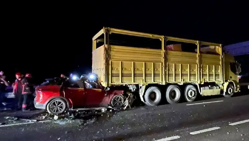 Kamyona Çarpan Araçta Feci Kaza, Sürücü Hayatını Kaybetti