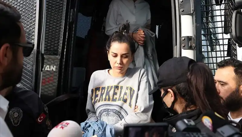 Dilan Polat'ın Instagram Hesabı Neden Kapatıldı? Detaylar Açıklanıyor!