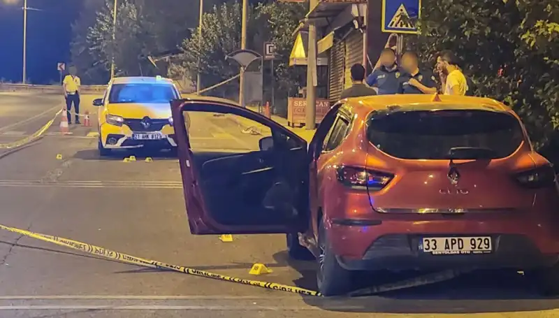 Otomobillerden İnen Gruplar Arasında Silahlı Çatışma: 2 Ölü, 5 Yaralı