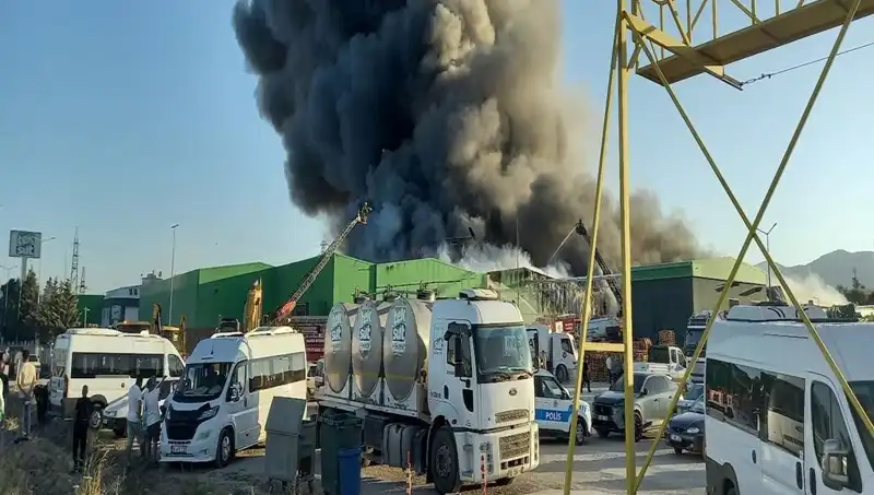 Gönen'deki Fabrika Yangınında İşçilerin Kimlikleri Belirleniyor: Acil Durum Yönetimi