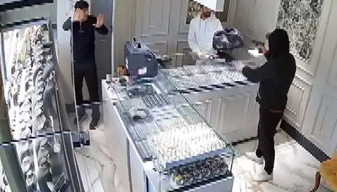 Bursa'da Kuyumcu Soygunu: Korku Dolu Anlar Gözler Önünde Yaşandı
