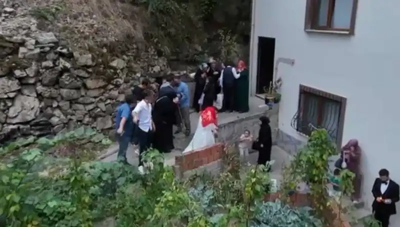 Tek Cümleyle Düğün Gecesi: 10 Saniyede Değişen Hayatlar