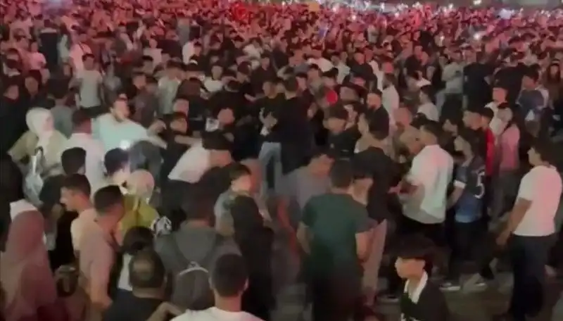 Konser Eğlencesi Kabusa Dönüştü: Bıçaklı Kavga Ortalığı Salladı