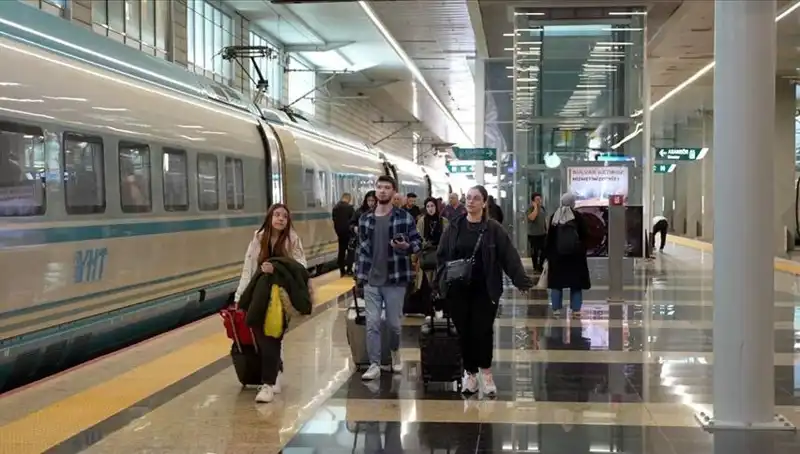 YHT'lerde Ek Sefer Düzenlemesi ile Seyahat Keyfi Artıyor