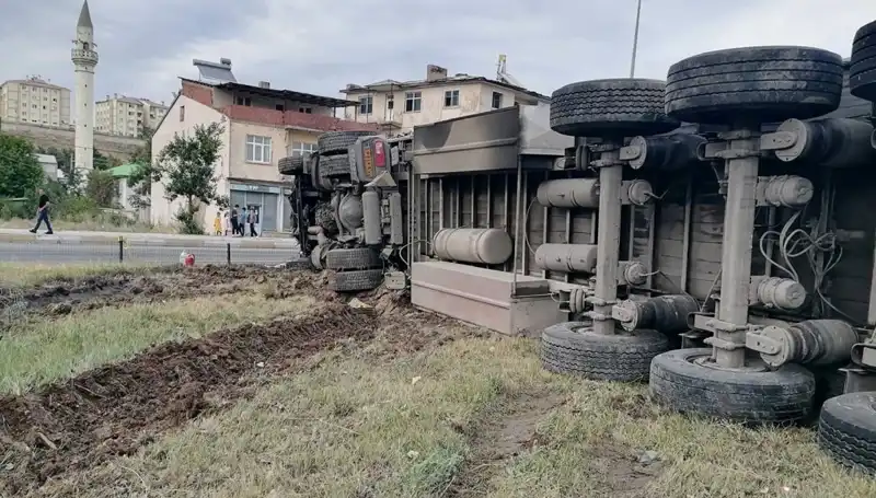 Freni Boşalan TIR Erzurum’da Dehşet Saçtı: Olayın Ardındaki Detaylar