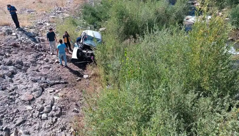 Sivas'ta Dere Yatağına Uçan Otomobilde İki Kişi Hayatını Kaybetti