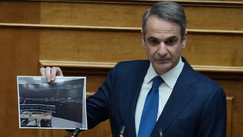 Yunanistan'da Miçotakis Hükümeti Protestolara Yenik Düştü: Değişim Rüzgarları Esti