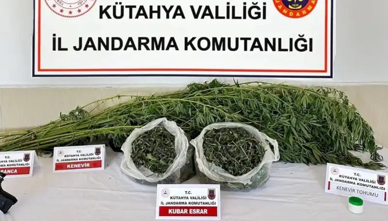 Kütahya'da Uyuşturucu Operasyonu: Tek Şahısla Yüzlerce Gram Madde Ele Geçirildi!