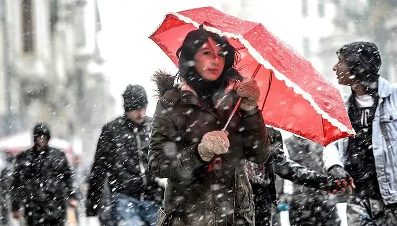 İstanbul'da Buz Gibi Değişim: Sıcaklık 20 Derece Birden Düşüyor!