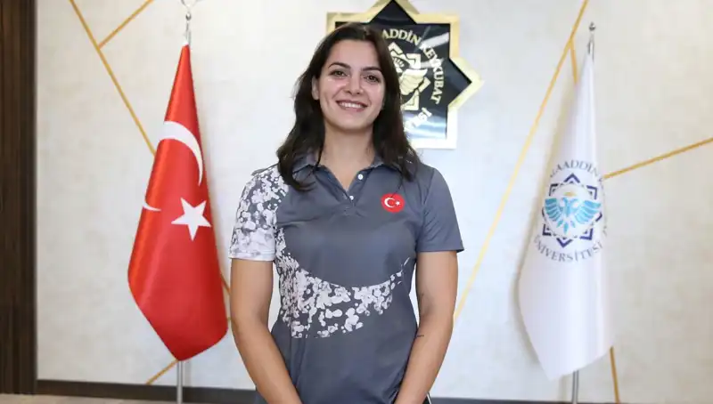 Altın Madalya Kazanan Esra'nın Gözdesi: Dünya Şampiyonluğu Yolunda Bir Adım Daha
