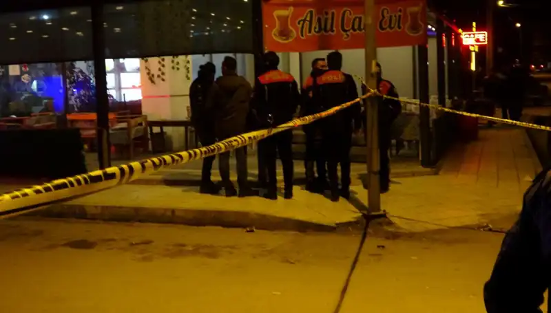 Kahvehanede Bıçak Sıkan Hesapsız Kargaşa: Bir Ölü, Dört Yaralı