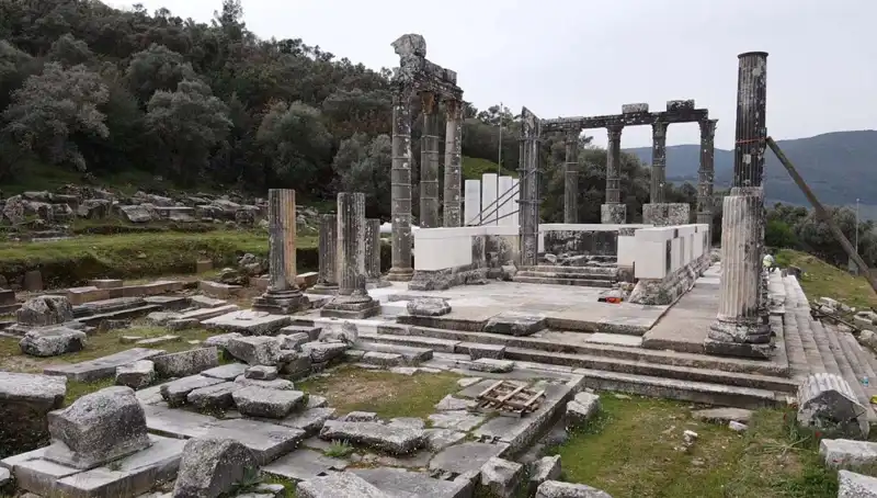 Zeus Tapınağı'ndaki Restorasyon Çalışmaları: Tarihin İhtişamı Yeniden Canlanıyor