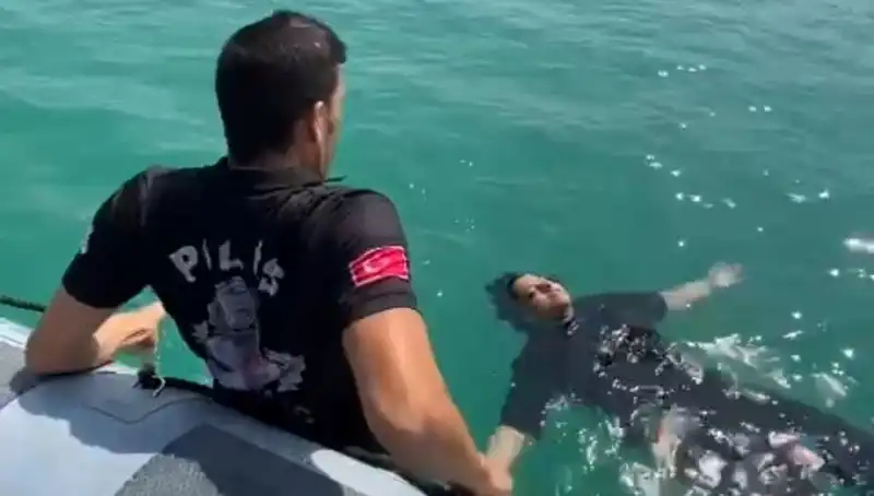Baraj Gölünde Düşen Kadını Gemi Adamları Zamanında Kurtardı