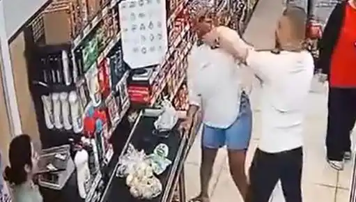 Marketteki Kasa Sırasındaki Şok Edici Olay: Çocuğunun Önünde Kadına Saldırdı