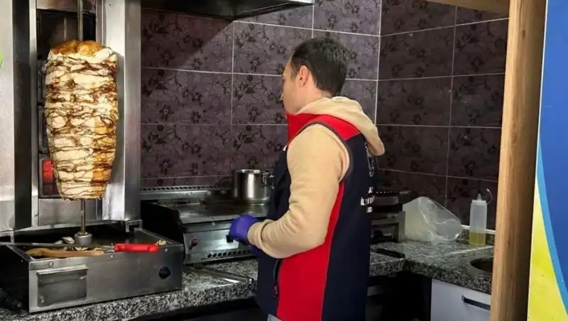 Tavuk Döner Skandalı: İşletmelere Yönelik Baskınlar Neden Artıyor?