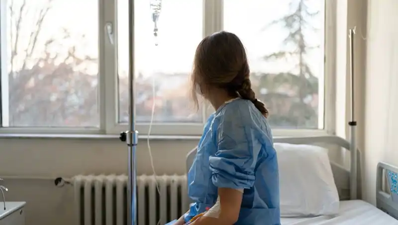 27 Yaşındaki Kadın: Doktorlar "Ciddi Değil" Dedi, Kanserle Yüzleşti!
